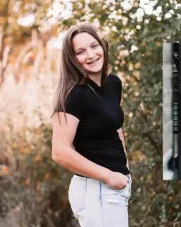 This amazing girl is a senior at Andrew High School in Tinley Park IL.  I’ve know her and her family for around 10 years now, so I’ve had the privilege of watching her grow onto the beautiful young lady she is today!  Praying the Lord blesses and keeps you, dear Izzy!! I know he has wonderful plans for your life! 

#seniorsunday #andrewhighschool 
#tinleypark #tinleyparkil #tinleyparkseniorphptographer #tinleyparkphotographer #highschoolseniorphotography #newlenoxillinois #lemonthighschoolsenior #lemontphotographer