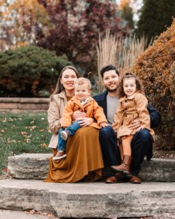 Still smiling as I think about how fun it was to photograph this beautiful family. 🥰 As you can see in the photos, these little ones were an absolute joy! ❤️

On another note, how wonderful that Spring is just 64 days away! 🎉 If you’re hoping for some spring family photos, please message me or just click the booking link in my bio to select a date!